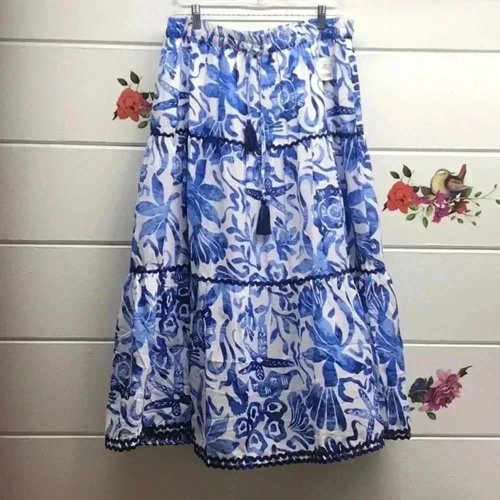 Women’s skirt size Large. Zoey& Leelo